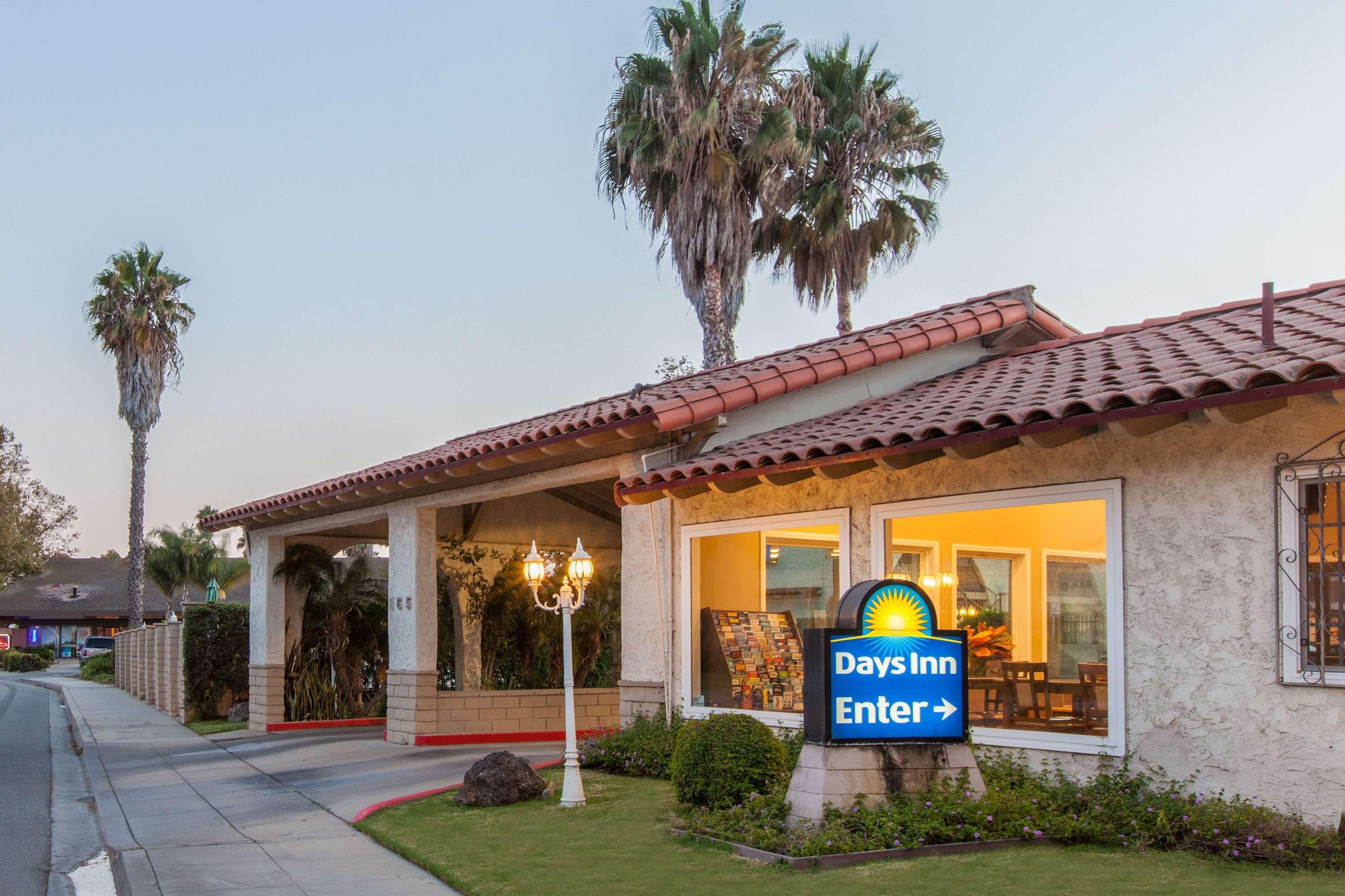 Days Inn By Wyndham Camarillo - Ventura Buitenkant foto